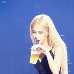 [드루와] <b>로제</b> 이 사진 쩐다...