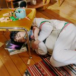 할 <b>민석</b>이가 안고있는거 파워 코믹스잖아