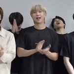 방탄 <b>슈가</b> 은근 어깨 넓다