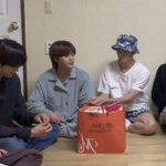 [NCT즌] <b>두</b> <b>손</b>으로 과자 받아먹는거