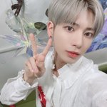[TXT] 레전드 셀카 등극... <b>용안</b>은 성은이 망극...