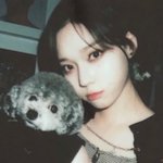 윈터가 <b>안고</b> 있는 강아지 조규현 닮음