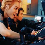 엑소 <b>조종</b>을 읻다구로하니까 추락하지