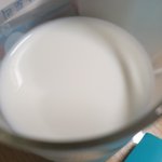 하ㅅㅂ <b>우유</b> 조금 남았길래 샌드위치랑 다 마시려고 따랐는데
