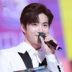 유독 새하얗고 고귀한 미모의 아이돌