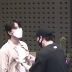 <b>젖꼭지</b> 찌르기 이거 왜 한거..?