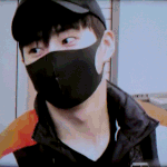 시우민 진짜 고딩같이 생기지 않음?