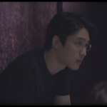 <b>경수</b> 안경 쓴 거 약간 80년대 교수님이랑