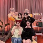 아직 팬들 실물로 본 적 없는 여돌