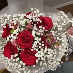 [이태용] 나 태용이 생각나서 장미 꽃다발 사왔어