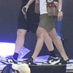 <b>뷔</b> 다리 왜이렇게 얇아보이지