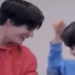 [NCT즌] 제노 <b>얼굴색</b> 후드티랑 똑같아짐ㅋㅋㅋ