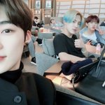 [더보이즈] <b>사진</b> <b>속</b> 모든 사람들이 더보이즈
