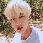 김석진 레전드 <b>셀카</b> <b>투척</b>