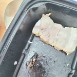 [개깊은빡침] 죽은 벌이 들어간 음식을 팔고 적반하장인 가게 주인