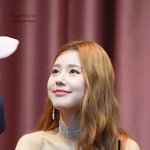 <b>차분</b>한 미모에 새초롬한 표정들!