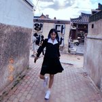 옛날교복 입고 <b>졸사</b> 찍기로했는데 머가 젤 낫냐