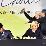 실시간 기자간담회에서 꽁트찍는 아이돌