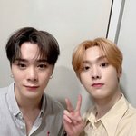 [아스트로] 쇼챔 볼 때마다 <b>문빈</b> 산하 의상 컨셉 확실한 거 너무...