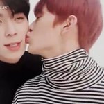 야 니네 남돌 뽀뽀하는 거 <b>봄</b>...?