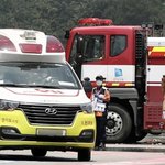 쿠팡 화재 희생 소방관 유해 실린 구급차량에 마지막 <b>경례</b>