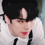 학원 가야되서 최애짤 <b>뿌림</b>