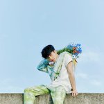[NCT즌] 마크가 들고있는 꽃 쟈<b>씨씨</b>에서 마크가 젤 좋다고한 꽃이래