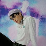 [NCT즌] 밑에 흰베레모 검정 바지 보정한 앤데