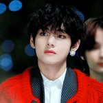 방탄 뷔 평소에 눈 반만 뜨고<b>다님</b>