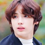 <b>복잡</b>한 생각도 멈춰질 비현실 미모!