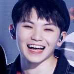 근데 <b>우지</b> 살짝 틴탑 캡닮음
