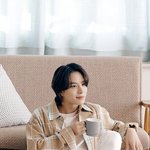 커피 광고 포스터같애 왼쪽 하단에 <b>카누</b> 적혀잇어도 자연스러울 얼굴