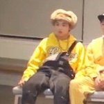 [NCT즌] 얘 <b>한입</b>에 먹는 꿀팁 같은거 있냐