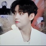 뷔 <b>흑발</b>에 머리 짤랐다 ㅠ