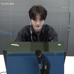 내 본진 자기 애기때 영상 리뷰하고 있음ㅋㅋㅋ