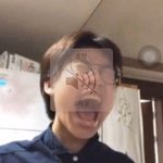 팔꿈치를 왜 만짐?