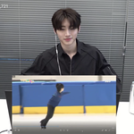 [드루와] 어릴 때 출연한 다큐 <b>리뷰</b>하는 아이돌