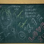 아이돌들이 꾸민 <b>칠판</b> 방명록들