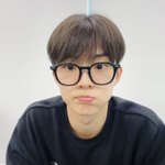 [더보이즈] <b>검정</b> 뿔테 진짜 이렇게 잘어울리는사람 없다 ㄹㅇ