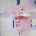 [우리태용님] <b>햇빛</b>때문에 눈뜨기 힘든 태용