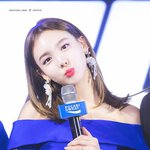 <b>두상</b>마저 동글동글한 아이돌