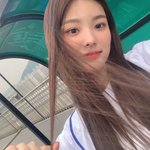무대위 표정만 보면 데뷔 10년차같은 쌩신인