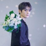 [우리<b>태용</b>님] <b>팬</b>들한테 꽃다발 던져주는 <b>태용</b>