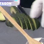 [펜타곤] 아 진짜 아보카도 껍질채 썬거