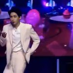 [펜타곤] <b>신원</b>이 이런표정 진짜 처음봐..