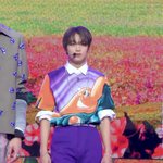 [NCT즌] 옷이 진짜 <b>미래</b>지향적이긴 한데요