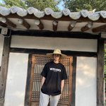 [NCT즌] <b>한옥</b>에 태극기면 한국적인 컨텐츠 찍은거 아닐까?