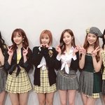 [모두드루와] 에이프릴 <b>의상</b> 코디 예쁘다