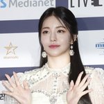 카리나 <b>뱀상</b> 예쁘긴한데