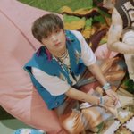 [NCT즌] 아니 얘 왜 이러고 올려다 봄?